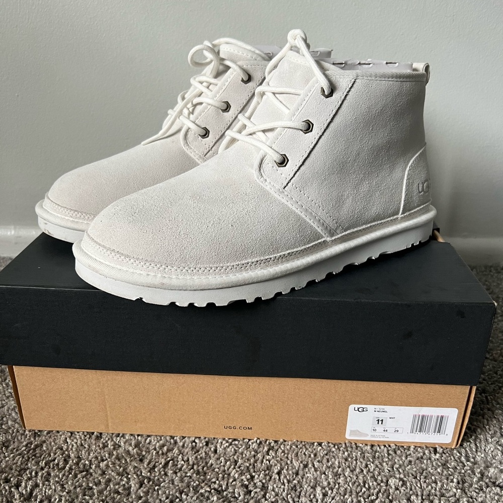 ⚫️ UGG Men's White Neumel Classic  Lace-Up Chukka Boots